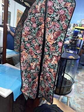 Vintage Floral Print Garment Bag with Zipper Closure